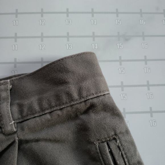 Geoffrey Beene Shorts Womens 10 Gray Faded Pleated Front Bermuda High Rise - Picture 8 of 9